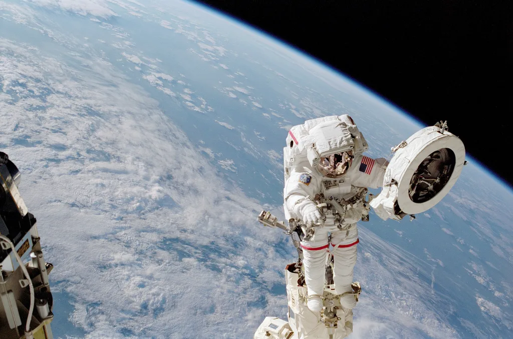 spaceman - CJ Global Newspaper