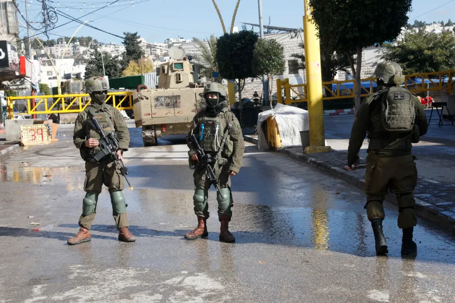 Israeli troops